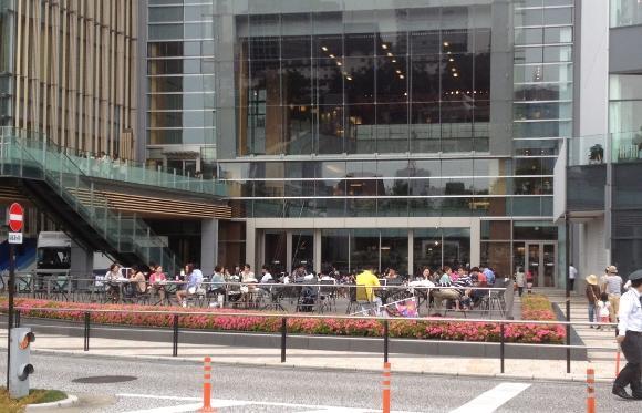 Drinking alfresco at Tokyo Midtown