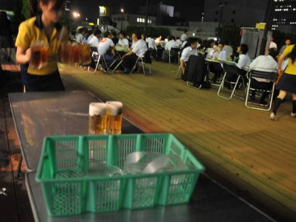 beer-garden-staff