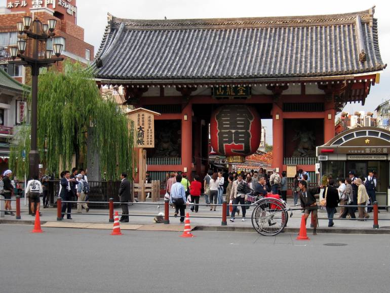 Kaminarimon Gate things to do in asakusa