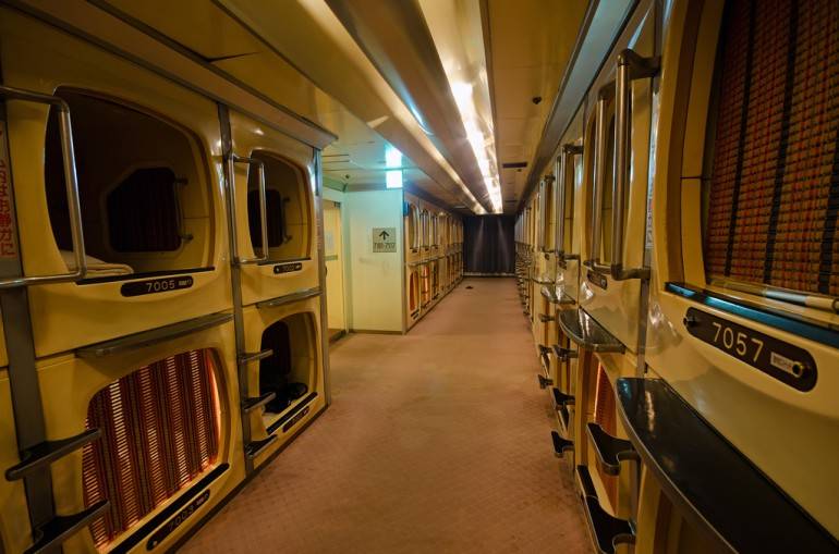 Tokyo for beginners - Capsule hotel pic by Fougerouse Arnaud, used under a Creative Commons licence.