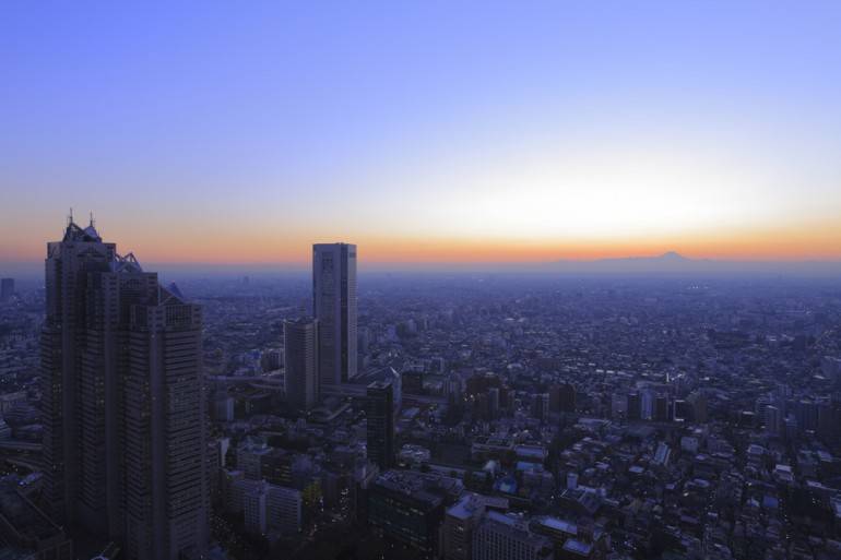 Shunjuku sunset pic via Shutterstock.