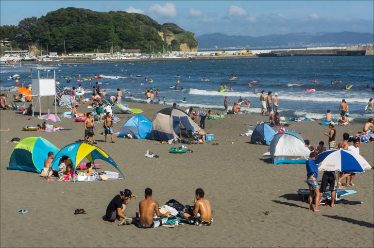 enoshima beach