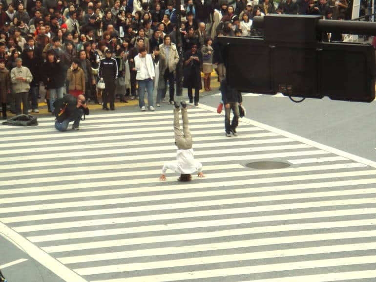 shibuya headstand alternative view