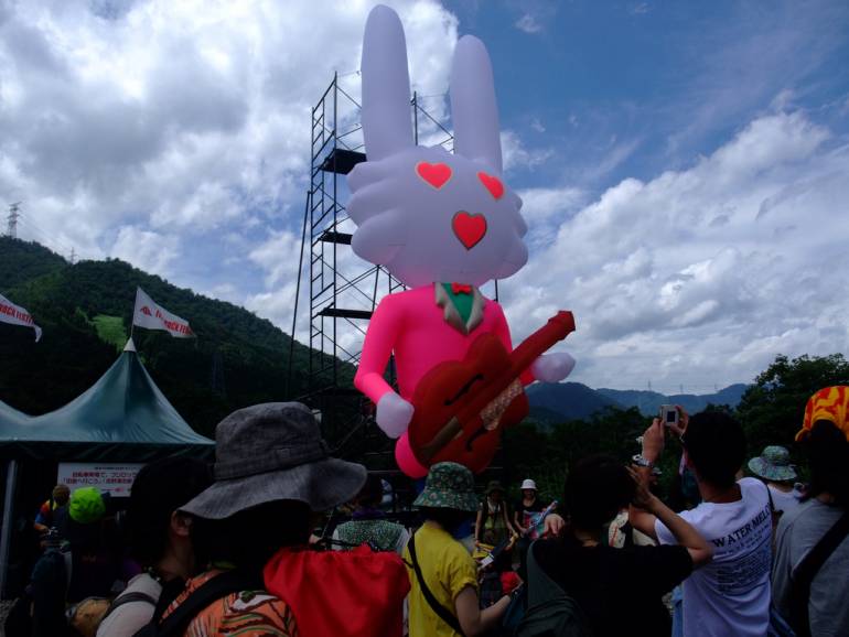 Bunny guitarist waits for people to come from Tokyo Fuji Rock