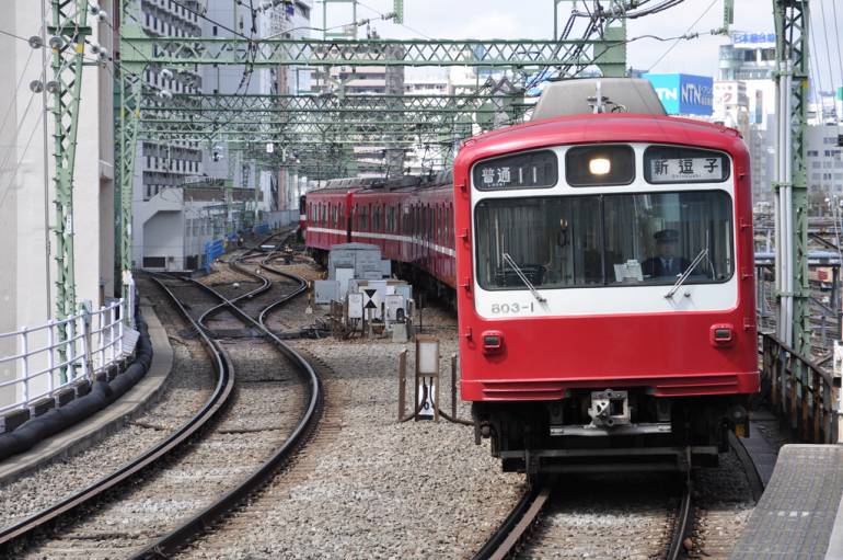 Keikyu 800 Series at Shinagawa Station