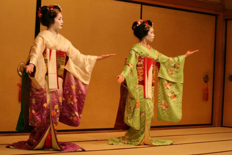 Geisha Perform
