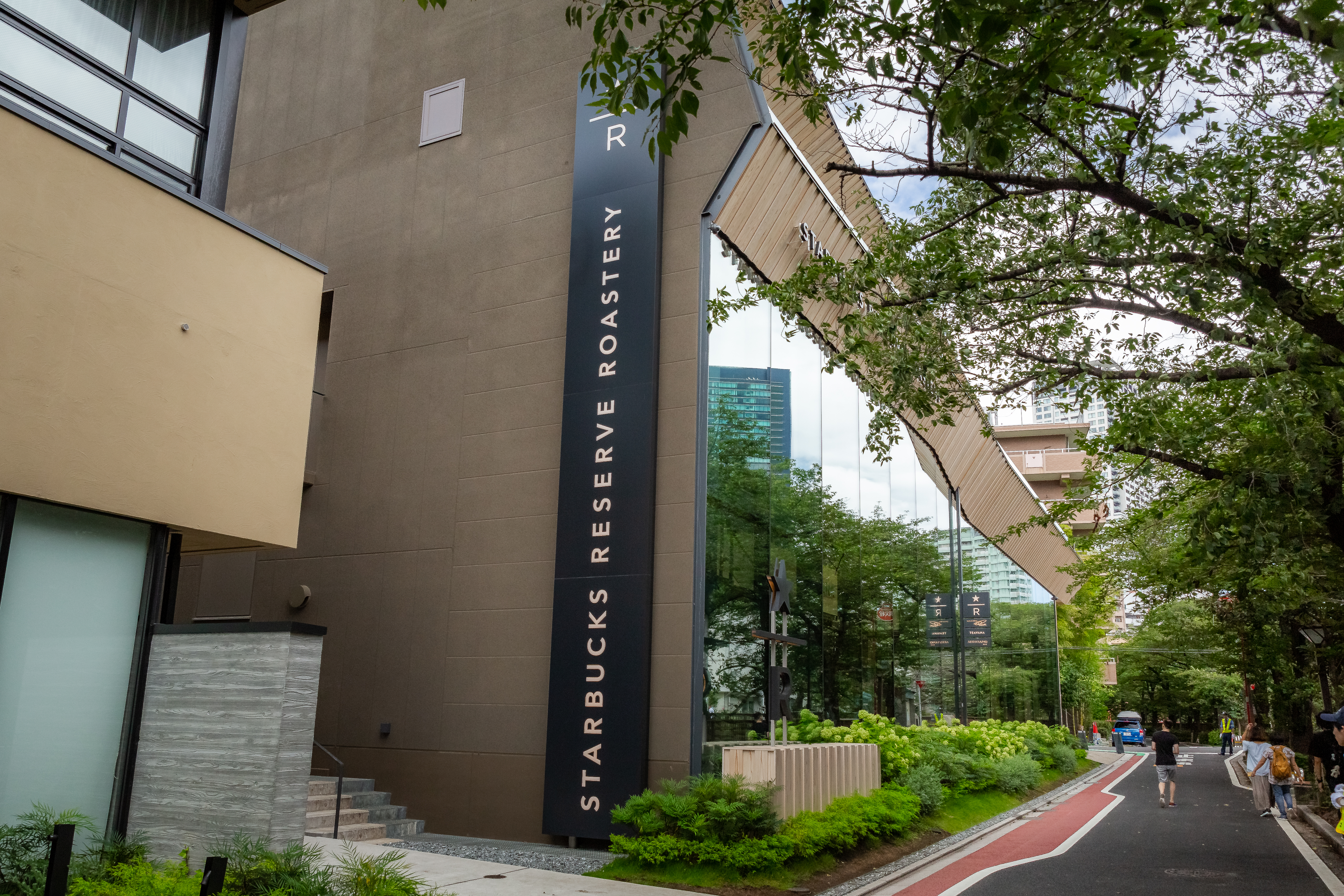 Starbucks reserve roastery Tokyo Victor Gonzalez
