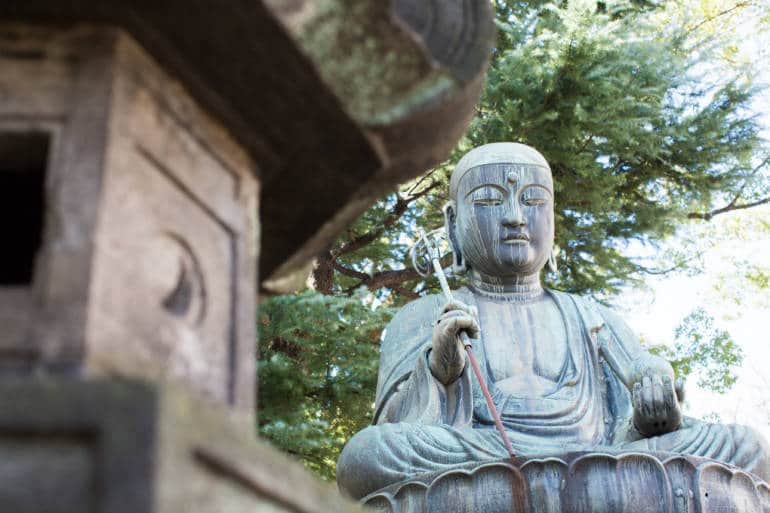 Shinagawa temple statue