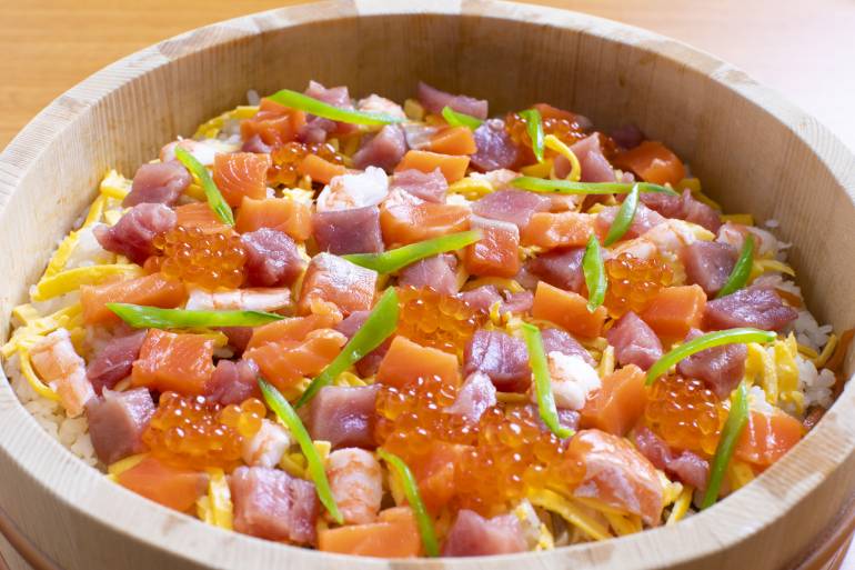 It is made for simple Japanese home cooking and celebration days. On March 3 of the Doll's Festival, many families make it.
