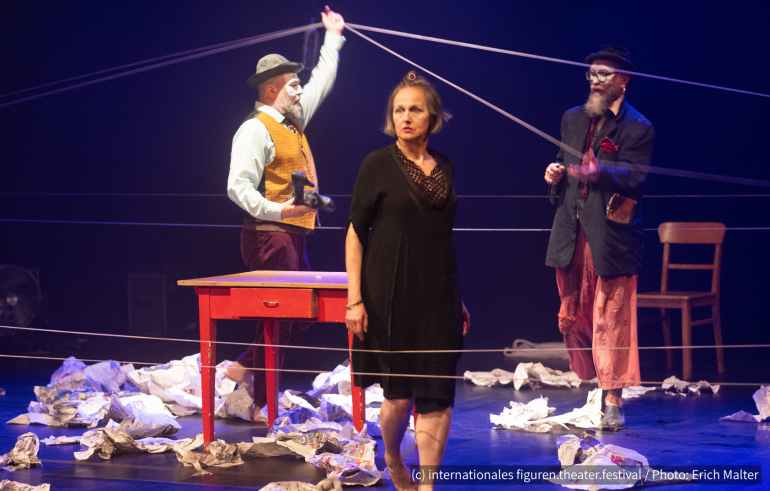 Akhe Engineering Theatre “White Cabin”. | Photo by (c) internationales figuren.theater.festival / Photo: Erich Malter