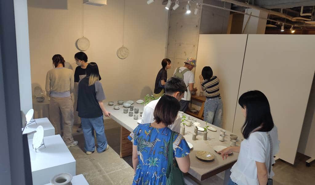 Plates and People, People and Plates: A Contemporary Ceramics Exhibition in Nakameguro