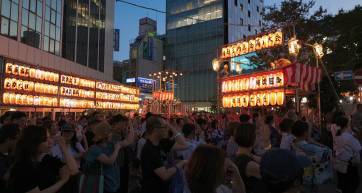 People dancing at Jiyugaoka Bon Odori