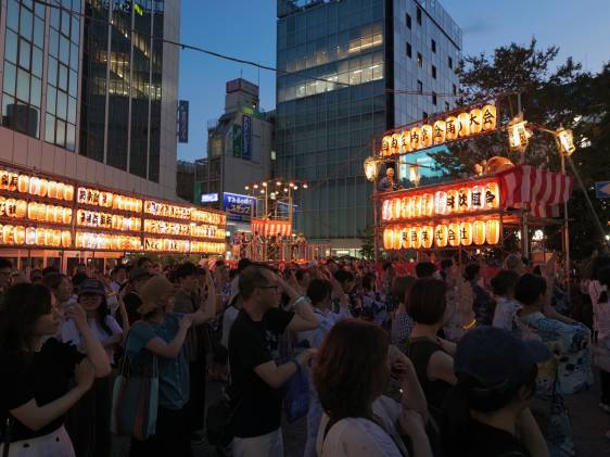 People dancing at Jiyugaoka Bon Odori