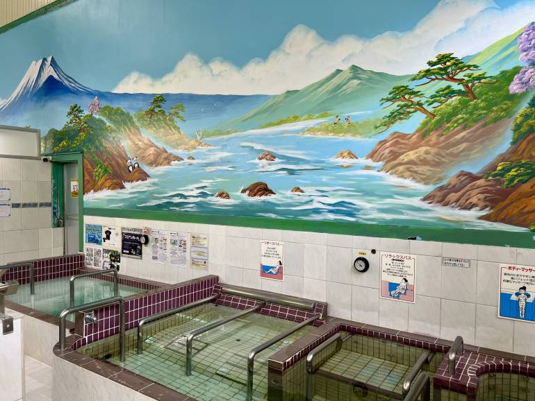 Fuji mural at Kotobuki-yu bathhouse