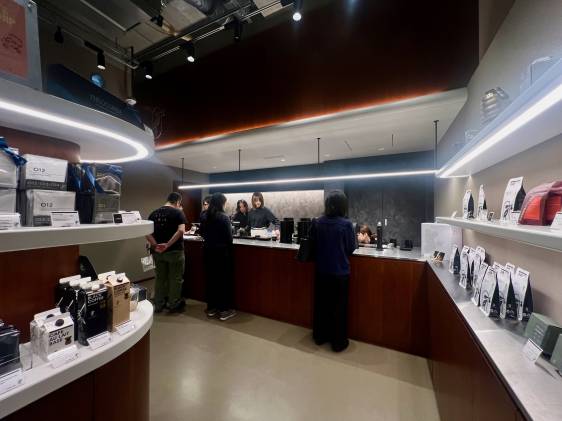 Inside PHILOCOFFEA Omotesando