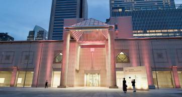 Outside the Yokohama Museum of Art