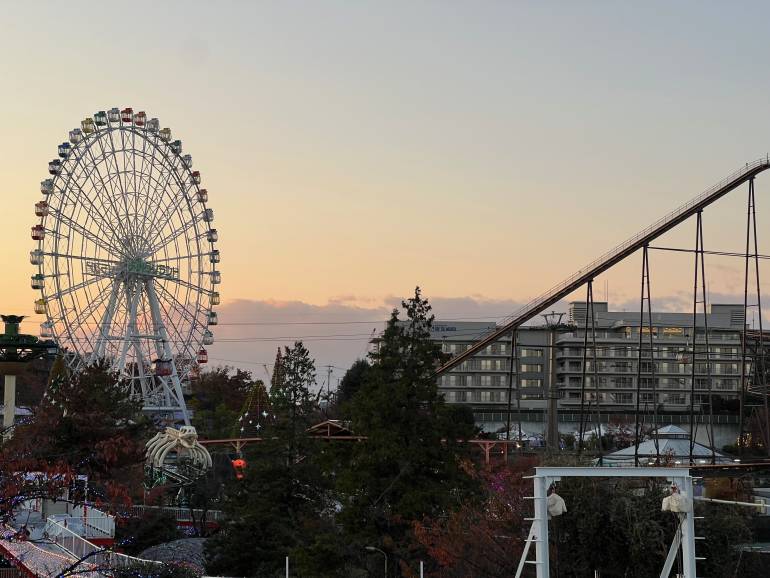 bandit rollercoaster and ferris wheel yomiuriland 