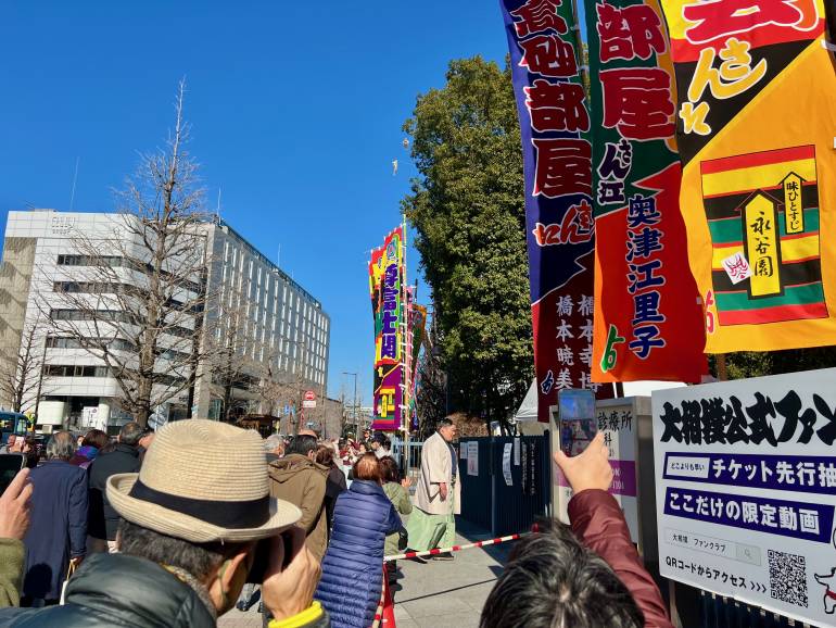 Sumo entering Ryōgoku Kokugikan