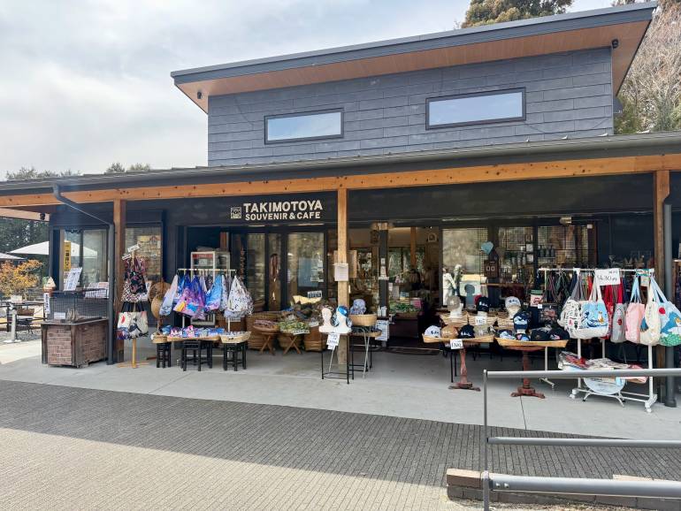 Souvenir shop at Shiraito Falls