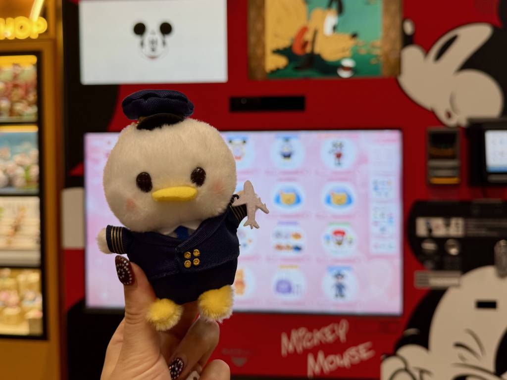 Pilot Donald Duck (Disney Vending Machine)