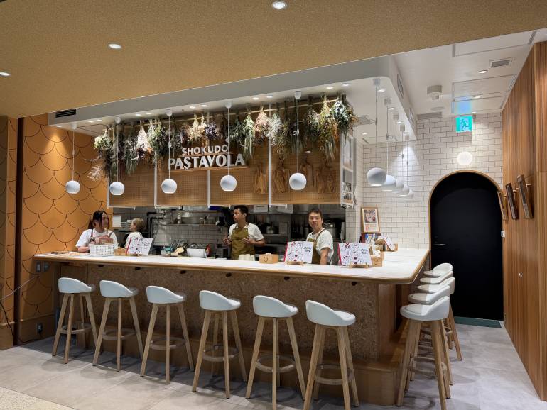 Counter seating at Shokudo Pastavola, TOFROM YAESU TOWER