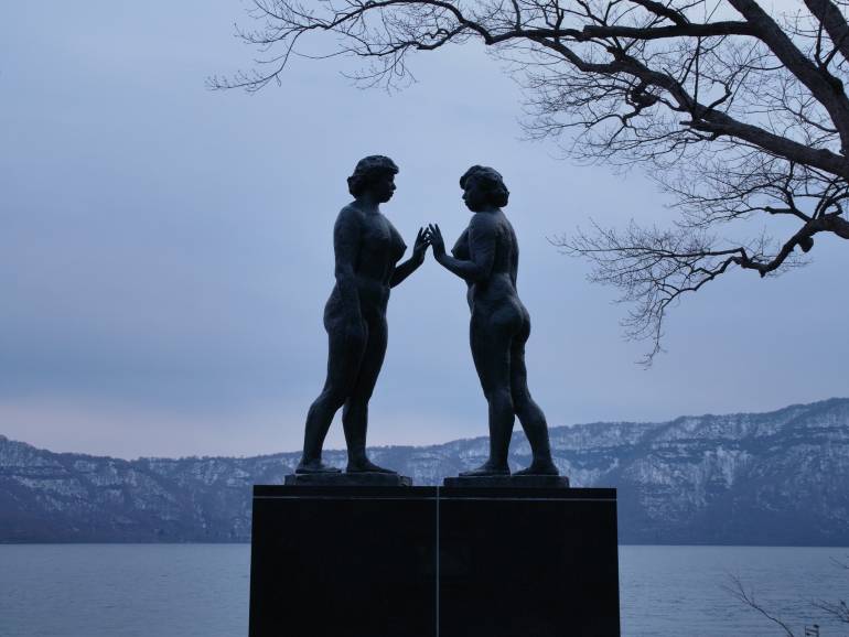 towada maidens statue