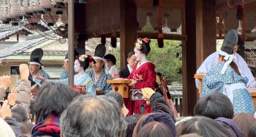 cropped yasaka shrine setsubun