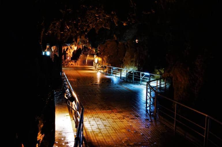 Gyokusendo cave