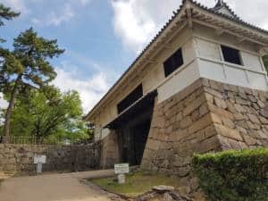 fukuyama-castle-gate-300x225.jpg