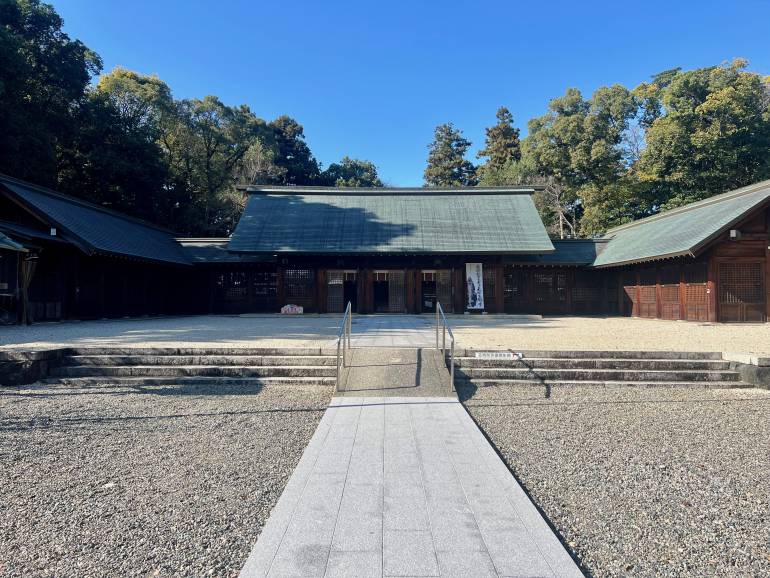 Wide shot of Shiga Gokoku Shrine