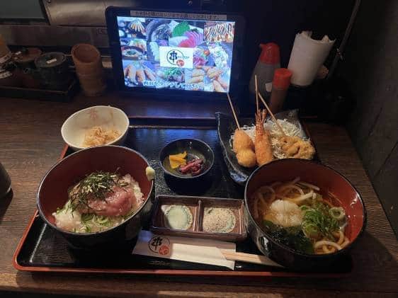 tuna and udon teishoku set at Kushiya
