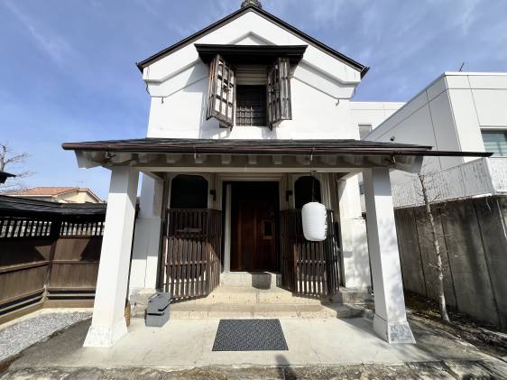 Iizukatei — Historical Hotel with Japanese Garden