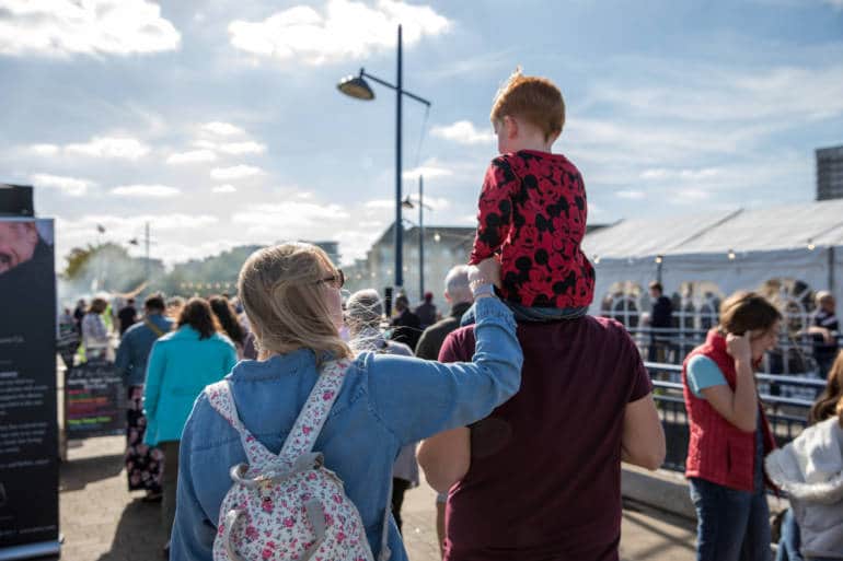 Thames—child with parents